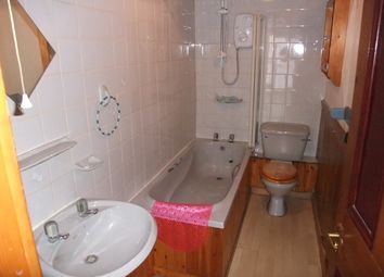 3 Bedrooms Flat to rent in Whyte Street, Lochgelly, Fife KY5