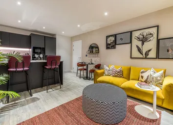 The Empire, Apartment 922