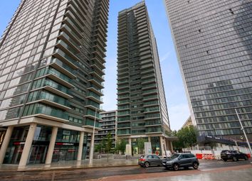 Thumbnail Flat to rent in The Landmark, Canary Wharf