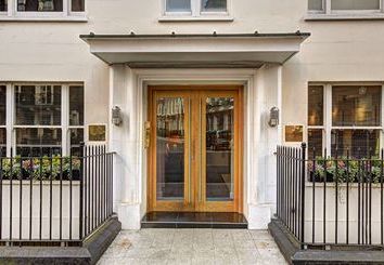 2 Bedrooms Flat to rent in Hill Street, Mayfair W1J