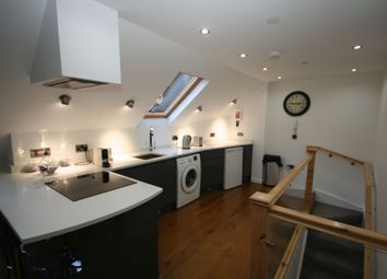2 Bedrooms Maisonette to rent in High Street, Edinburgh EH1