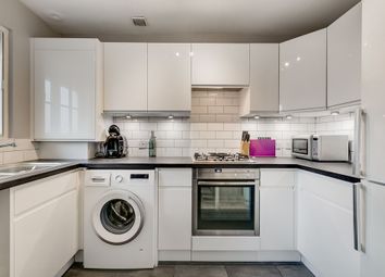 2 Bedrooms Flat to rent in Alexandra Road, London SW19