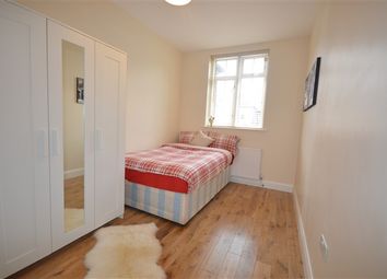1 Bedrooms Flat to rent in Old Oak Road, Shepherds Bush W3