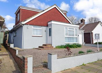 4 Bedrooms Bungalow for sale in Greenoaks, North Lancing, West Sussex BN15