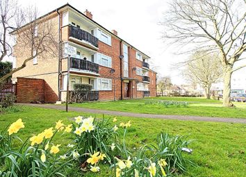 2 Bedrooms Flat to rent in Chadwick Avenue, Chingford, London E4