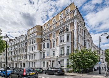 Thumbnail 3 bedroom flat for sale in Courtfield Gardens, London