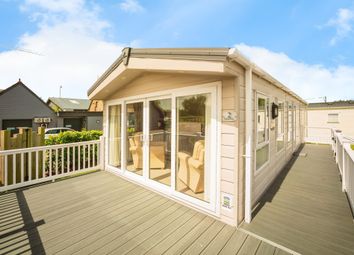 Thumbnail 2 bed mobile/park home for sale in Dymchurch Road, New Romney