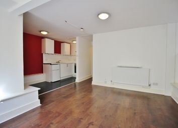 Thumbnail 1 bed flat to rent in Kings Avenue, London