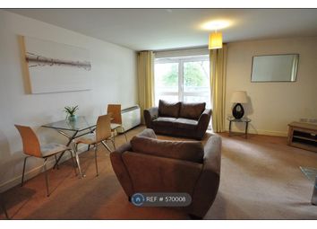 2 Bedrooms Flat to rent in Cline Road, Bounds Green N11