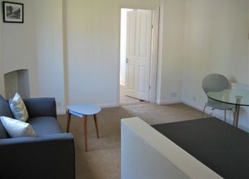 Thumbnail Flat to rent in Cromwell Avenue, London