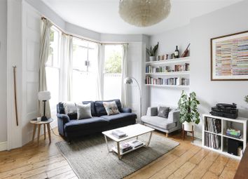 2 Bedrooms Flat for sale in Adolphus Road, Finsbury Park, London N4