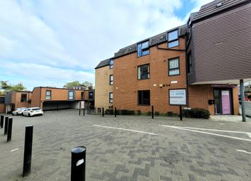 Thumbnail Flat to rent in Aldenham Road, Bushey