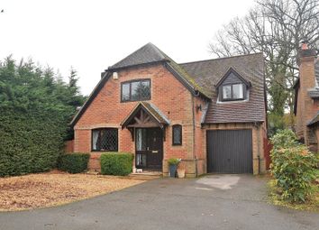 4 Bedrooms Detached house for sale in Saunders Garden, Tadley, Hampshire RG26