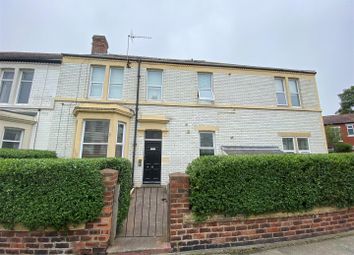 Thumbnail Flat to rent in Alnwick Avenue, Whitley Bay