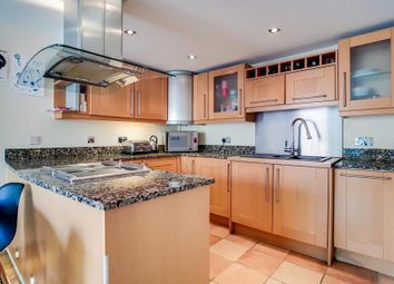 2 Bedrooms Flat for sale in Millharbour, London E14