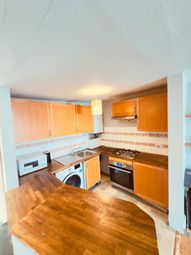 Thumbnail 2 bed flat to rent in High Street, Abingdon