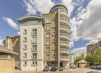 Thumbnail 2 bed flat to rent in Woodland Crescent, London