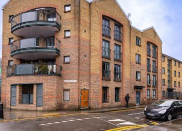 Thumbnail Flat for sale in Kempton Court, Whitechapel