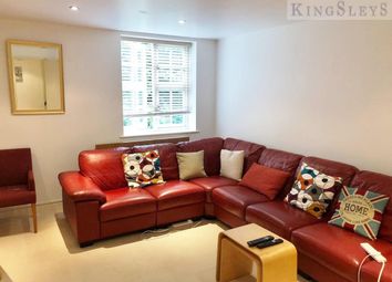 2 Bedrooms Flat to rent in Corringway, London NW11