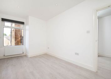Thumbnail Flat to rent in Vale Road, London