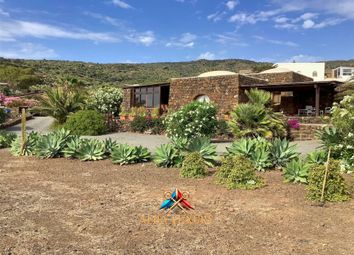 Thumbnail 2 bed villa for sale in Contrada Penna, Pantelleria, Sicilia, 081014, Italy