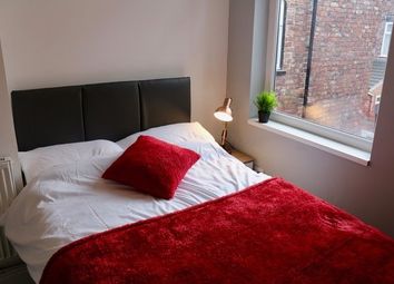4 Bedrooms  to rent in Windsor Road, Droylsden, Manchester M43
