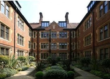 2 Bedrooms Flat to rent in Church Close, Kensington Church St W8