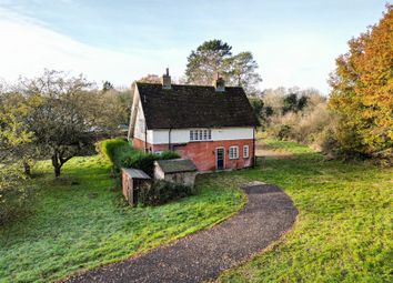 Thumbnail Cottage for sale in Champneys, Wigginton, Tring