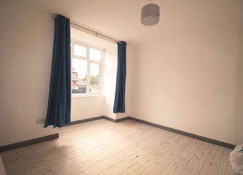 2 Bedrooms Flat to rent in Hutton Grove, London N12