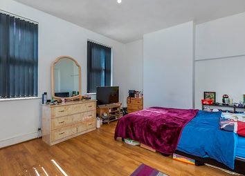 3 Bedrooms Semi-detached house for sale in Alfred Road, London E15