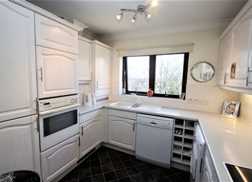 2 Bedrooms Flat to rent in Lockbridge Court, Ray Park Road, Maidenhead SL6