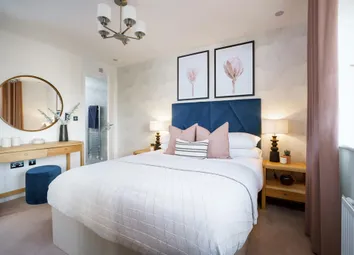 King-Size Bedroom With En Suite Shower Room