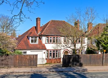 Thumbnail Detached house for sale in Walsworth Road, Hitchin