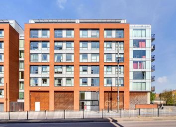 2 Bedrooms Flat for sale in High Street, London E15
