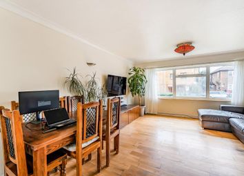 Thumbnail Flat for sale in Temple Close, Finchley