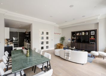 Thumbnail Flat for sale in Buckingham Gate, London