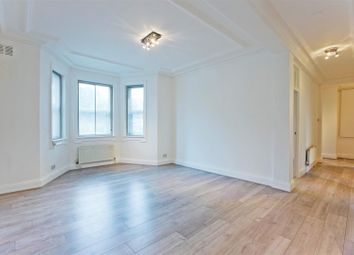 4 Bedrooms Flat to rent in North Circular Road, London NW11