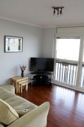 2 Bedrooms Flat to rent in Rotherhithe Street, Docklands SE16