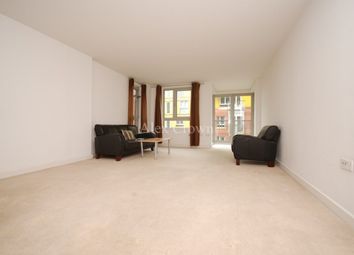 2 Bedrooms Flat to rent in Buckler Court, Eden Grove, London N7