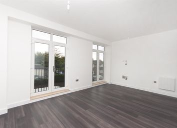 2 Bedrooms Flat to rent in Station Way, Cheam, Sutton SM3