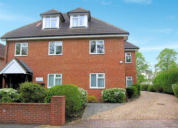 Thumbnail Flat to rent in Broadway, Knaphill, Woking