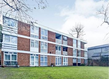 1 Bedrooms Flat for sale in The Pines, Purley, Surrey CR8
