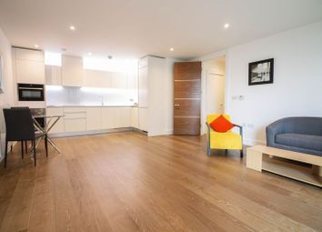 2 Bedrooms Flat to rent in Tizzard Grove, London SE3