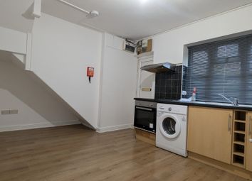 Thumbnail 2 bed flat to rent in London Road, Slough, Berkshire