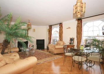 4 Bedrooms Flat to rent in North End House, Fitzjames Avenue, London W14