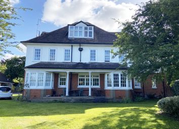 Thumbnail Flat for sale in New Road, Bourne End