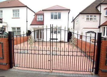 4 Bedrooms Detached house to rent in Broadwalk, London E18