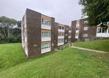 Thumbnail 2 bed flat to rent in Hillside, Hoddesdon