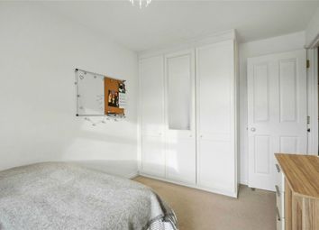 2 Bedrooms Flat to rent in Acton Lane, Chiswick W4