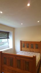 2 Bedrooms Flat to rent in The Moorlands, Leeds LS17